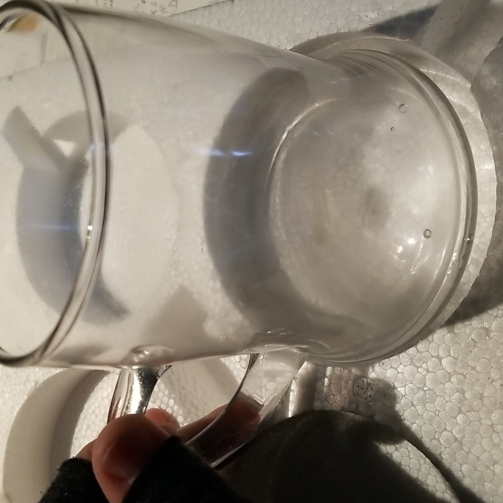 NWT 4 clear glass mugs approximate q6oz each in box